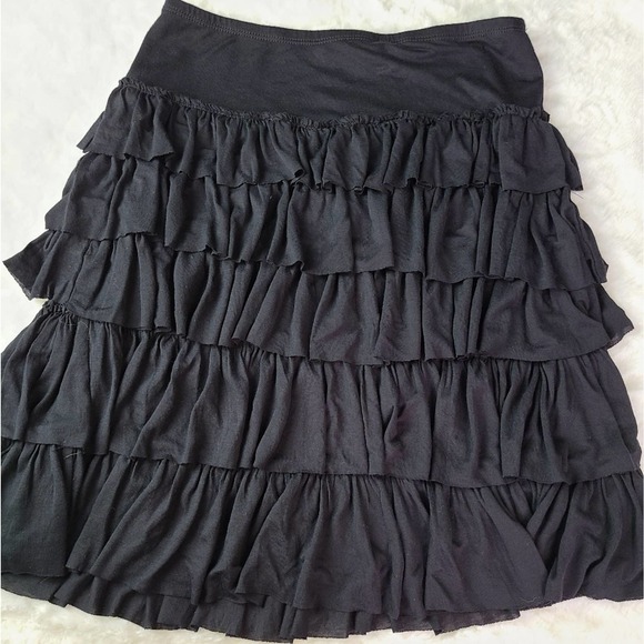 GRACE ELEMENTS | RUFFLE BLACK SKIRT - Picture 2 of 8